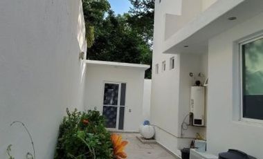 C106 Venta casa nueva con alberca 4 recámaras  Ixtapa  Zona Campo de Golf
