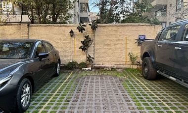 Se Vende Amplio Departamento 3 Dormitorios + 2 Estacionamientos. Providencia