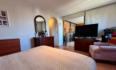 Se Vende Amplio Departamento 3 Dormitorios + 2 Estacionamientos. Providencia