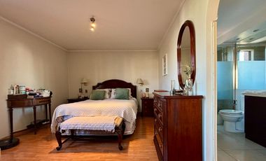 Se Vende Amplio Departamento 3 Dormitorios + 2 Estacionamientos. Providencia