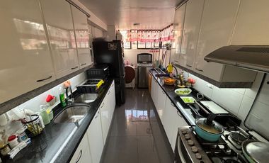 Se Vende Amplio Departamento 3 Dormitorios + 2 Estacionamientos. Providencia