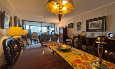 Se Vende Amplio Departamento 3 Dormitorios + 2 Estacionamientos. Providencia