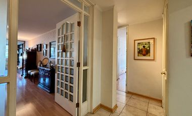 Se Vende Amplio Departamento 3 Dormitorios + 2 Estacionamientos. Providencia