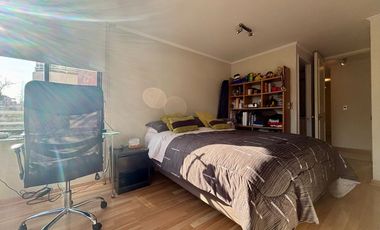 Se Vende Amplio Departamento 3 Dormitorios + 2 Estacionamientos. Providencia