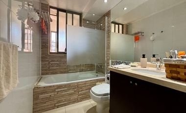 Se Vende Amplio Departamento 3 Dormitorios + 2 Estacionamientos. Providencia