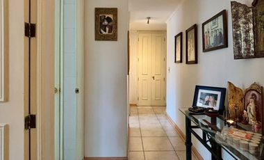 Se Vende Amplio Departamento 3 Dormitorios + 2 Estacionamientos. Providencia
