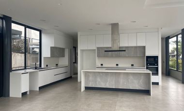 Casa de Renta en Puembo, 3 Dorms, Urbanización de Lujo Cerca Al Club Arrayanes.