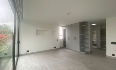 Casa de Renta en Puembo, 3 Dorms, Urbanización de Lujo Cerca Al Club Arrayanes.