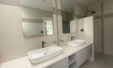 Casa de Renta en Puembo, 3 Dorms, Urbanización de Lujo Cerca Al Club Arrayanes.