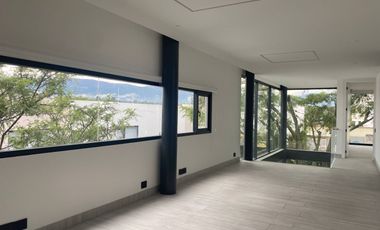Casa de Renta en Puembo, 3 Dorms, Urbanización de Lujo Cerca Al Club Arrayanes.