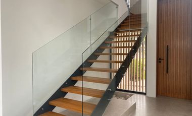 Casa de Renta en Puembo, 3 Dorms, Urbanización de Lujo Cerca Al Club Arrayanes.