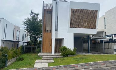 Casa de Renta en Puembo, 3 Dorms, Urbanización de Lujo Cerca Al Club Arrayanes.