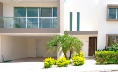 Venta de casa de 2 pisos con 4 recamaras en zona norte de Mérida dentro de la Ciudad