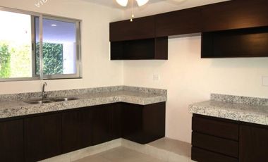 Venta de casa de 2 pisos con 4 recamaras en zona norte de Mérida dentro de la Ciudad