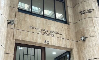 Se Arrienda Oficina ideal para call center , a pasos de Metro U de chile
