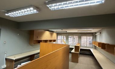 Se Arrienda Oficina ideal para call center , a pasos de Metro U de chile