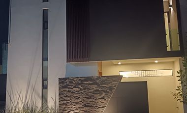 🔴En Venta🔴 🏠🏠Casa estilo minimalista, ubicada en Fraccionamiento “Los Frailes” cerca de hospitales y escuelas (Universidad del Futbol, La Salle, I