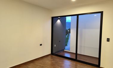 🔴En Venta🔴 🏠🏠Casa estilo minimalista, ubicada en Fraccionamiento “Los Frailes” cerca de hospitales y escuelas (Universidad del Futbol, La Salle, I