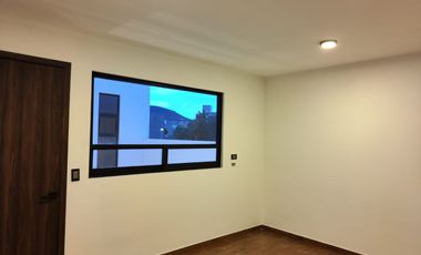 🔴En Venta🔴 🏠🏠Casa estilo minimalista, ubicada en Fraccionamiento “Los Frailes” cerca de hospitales y escuelas (Universidad del Futbol, La Salle, I