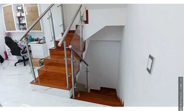 VENDO CASA EN LA HACIENDA DE 3 PISO