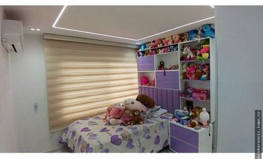 VENDO CASA EN LA HACIENDA DE 3 PISO