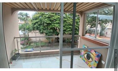 VENDO CASA EN LA HACIENDA DE 3 PISO
