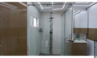 VENDO CASA EN LA HACIENDA DE 3 PISO