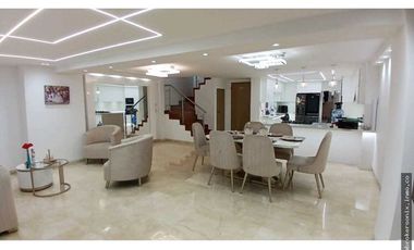 VENDO CASA EN LA HACIENDA DE 3 PISO