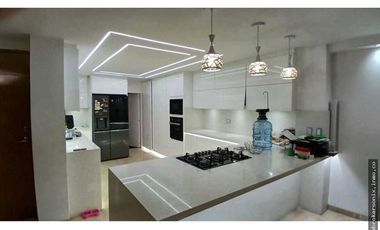 VENDO CASA EN LA HACIENDA DE 3 PISO