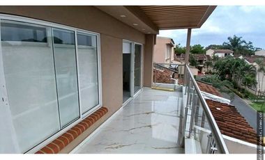VENDO CASA EN LA HACIENDA DE 3 PISO
