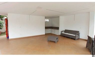 VENDO CASA EN LA HACIENDA DE 3 PISO