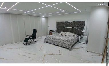 VENDO CASA EN LA HACIENDA DE 3 PISO