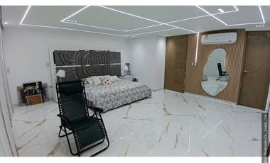 VENDO CASA EN LA HACIENDA DE 3 PISO