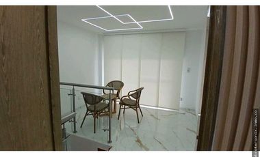 VENDO CASA EN LA HACIENDA DE 3 PISO
