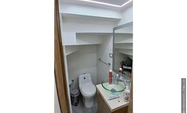 VENDO CASA EN LA HACIENDA DE 3 PISO