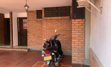 CASA EXCELENTE UBICACION