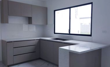 Casas en venta en Portoviejo con 3 habitaciones con su propio baño.