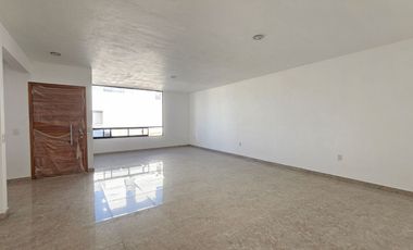 PREVENTA CASA DE DOS NIVELES CÉNTRICA