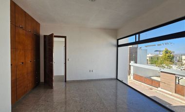 PREVENTA CASA DE DOS NIVELES CÉNTRICA