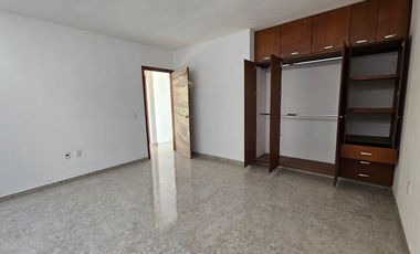 PREVENTA CASA DE DOS NIVELES CÉNTRICA