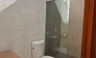 PREVENTA CASA DE DOS NIVELES CÉNTRICA