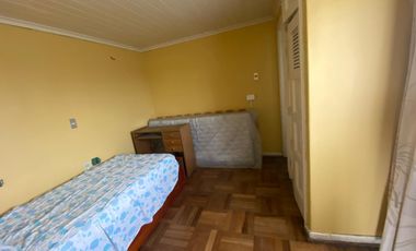 SE VENDE PROPIEDAD DE MATERIAL SOLIDO EN BUEN ESTADO