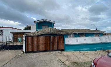 SE VENDE PROPIEDAD DE MATERIAL SOLIDO EN BUEN ESTADO