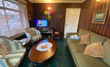 SE VENDE PROPIEDAD DE MATERIAL SOLIDO EN BUEN ESTADO