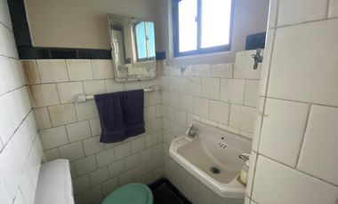 SE VENDE PROPIEDAD DE MATERIAL SOLIDO EN BUEN ESTADO