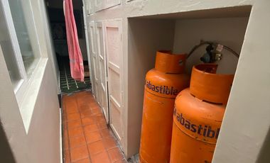 SE VENDE PROPIEDAD DE MATERIAL SOLIDO EN BUEN ESTADO