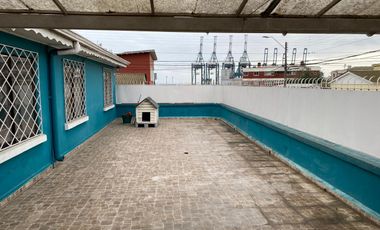 SE VENDE PROPIEDAD DE MATERIAL SOLIDO EN BUEN ESTADO