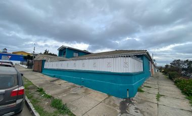 SE VENDE PROPIEDAD DE MATERIAL SOLIDO EN BUEN ESTADO