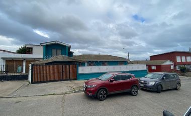 SE VENDE PROPIEDAD DE MATERIAL SOLIDO EN BUEN ESTADO