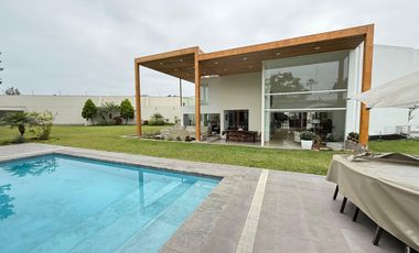 Vendo espaciosa casa con piscina en La Encantada de Villa